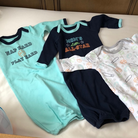 Luvable Friends Other - Luvable Friends Longsleeve Sleepgowns - 0-6 months